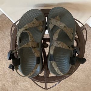 Mens chacos